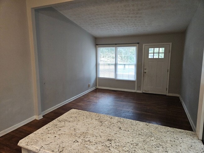 Foto del edificio - Renovated Marietta Bungalow