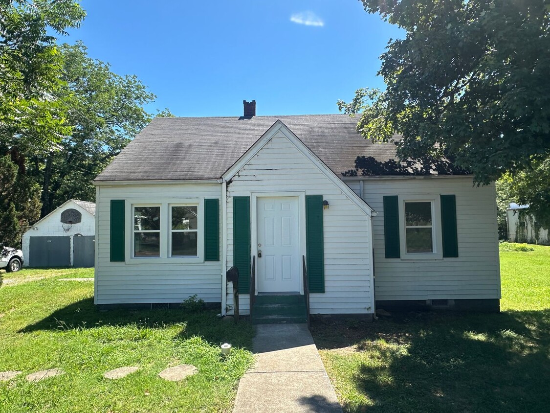 Primary Photo - 4 Bedroom 1 Bathroom House in Murray