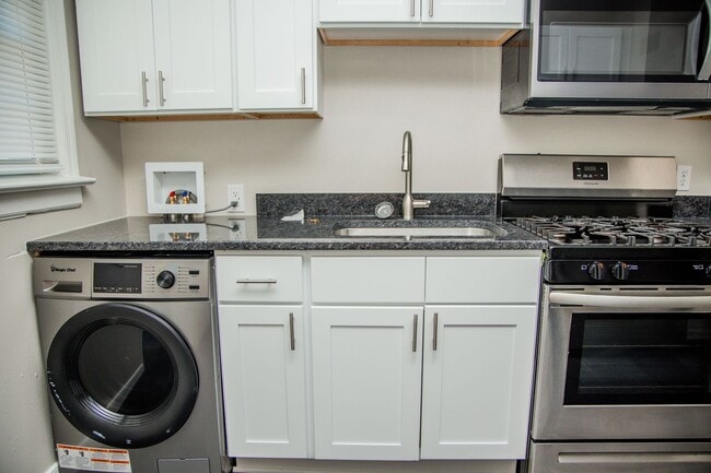 Building Photo - 1905 Grayland Ave