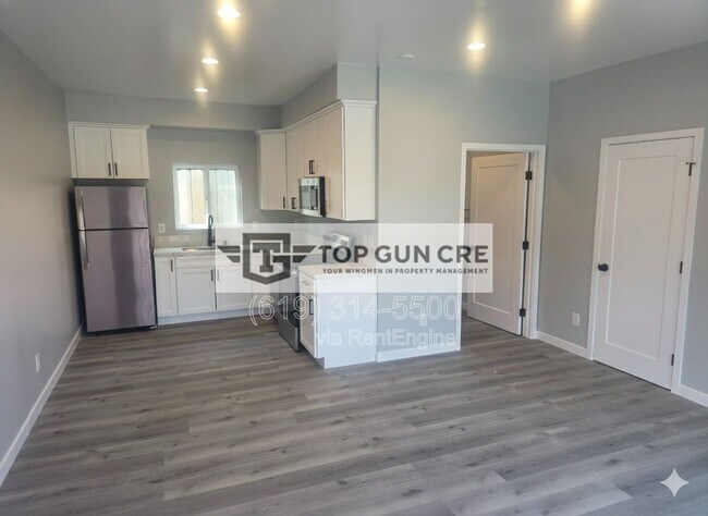 Foto del edificio - 4866 Fond Du Lac Ct