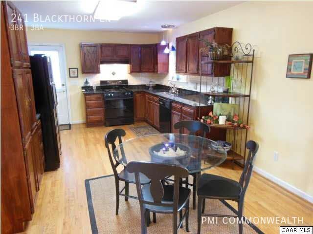 Building Photo - 241 Blackthorn Ln
