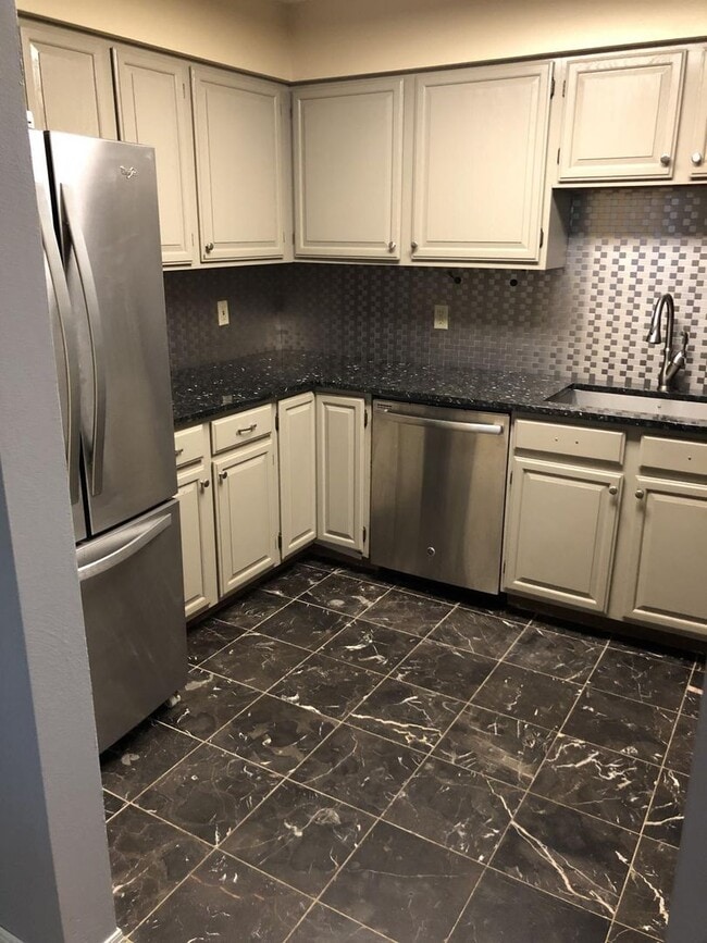 Foto del edificio - 2217 Luann Ln