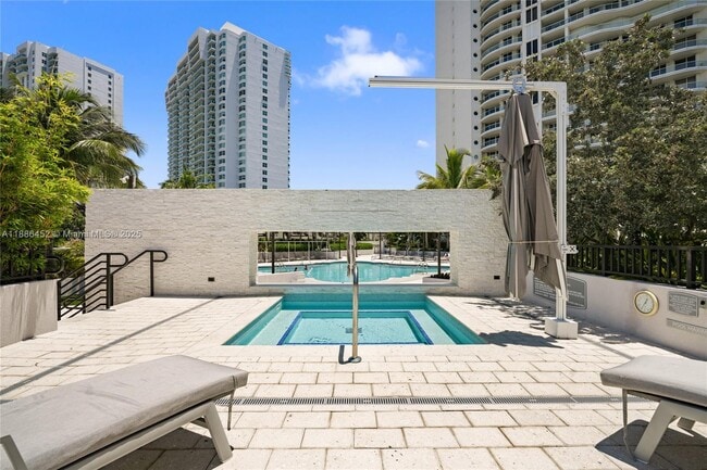 Building Photo - 7000 Island Blvd