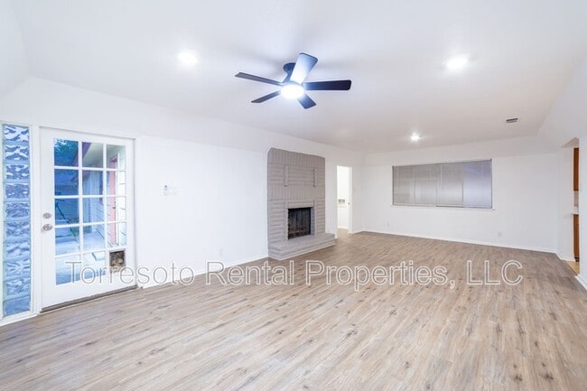 Foto del edificio - 309 Royal Dr