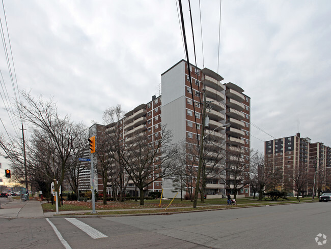 Building Photo - Rosslyn Residence
