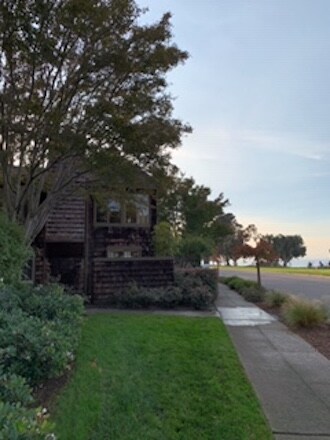 Building Photo - 2750 Sea View Pkwy