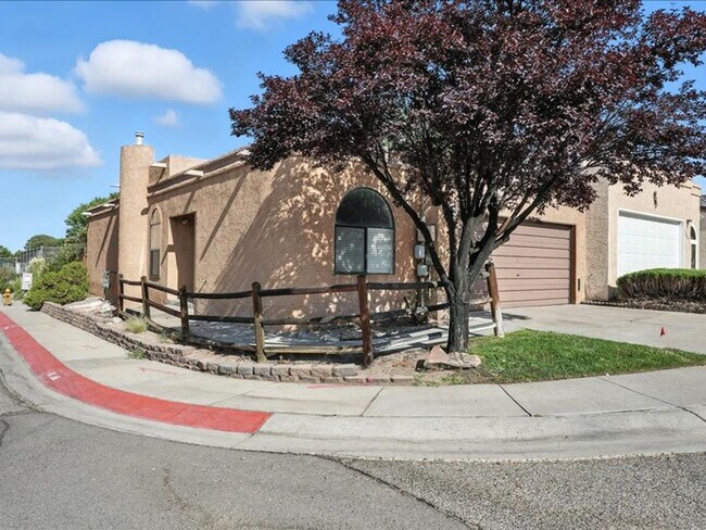 Foto del edificio - For Rent | 3 Bed | 2 Bath | Fireplace | Pr...