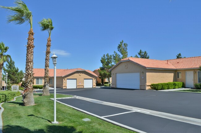 Foto del edificio - Desert Breeze Apartments