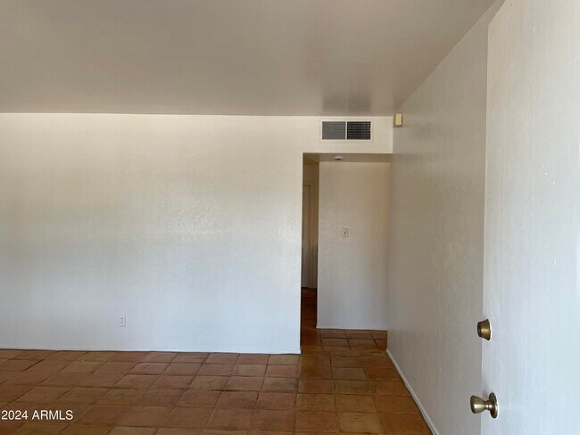 Building Photo - 2338 W Orchid Ln