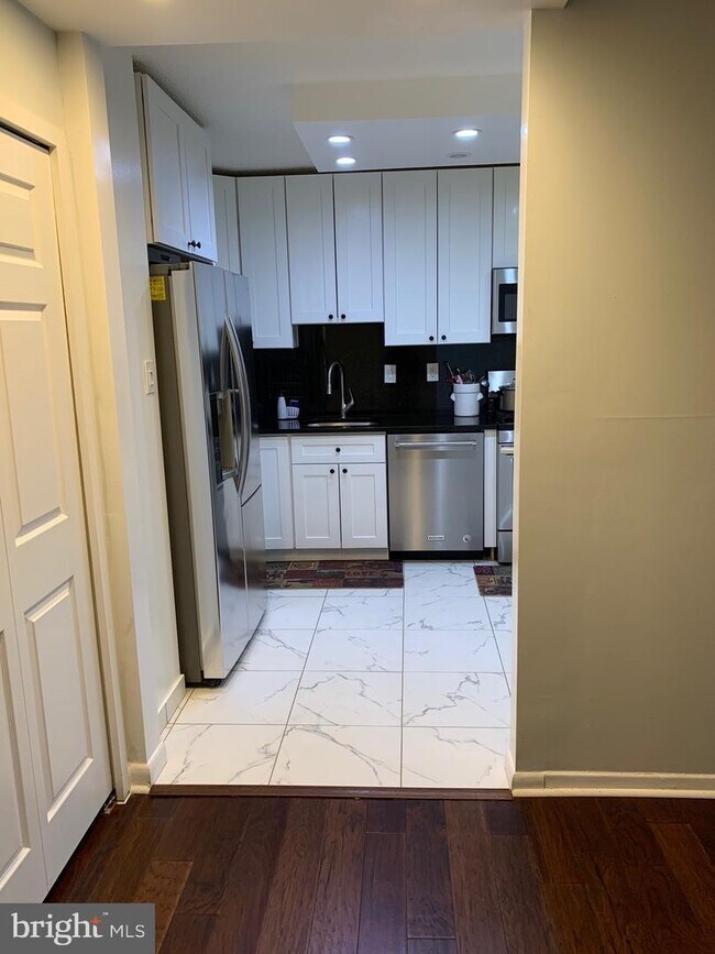 3705 S Mason Dr Unit 413S, Baileys Crossroads, VA 22041 Condo