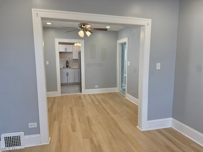 Building Photo - 3231 W 121st St