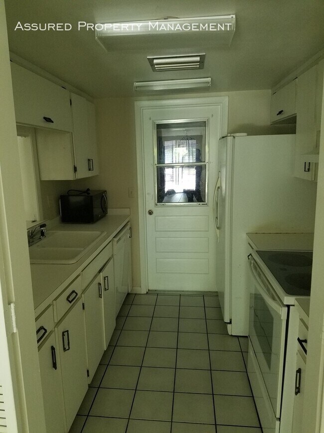 Building Photo - 1440 Ridgewood Ave