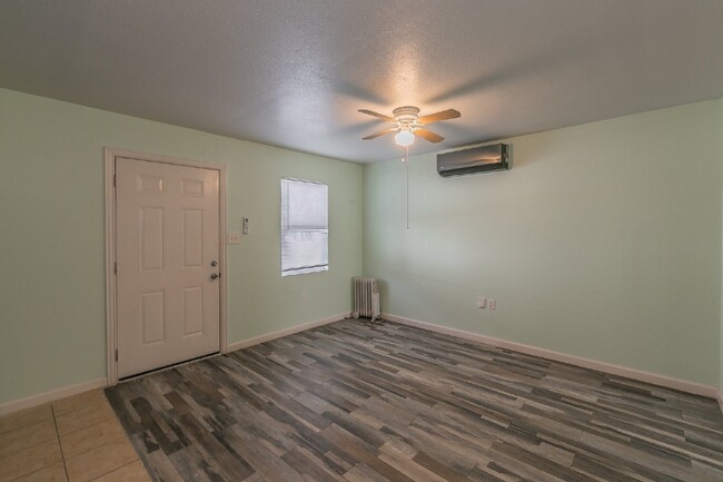 Foto del edificio - Awesome 1 bedroom home with PAID UTILITIES!