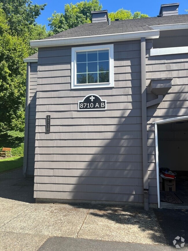 Building Photo - 8710 SW Curry Dr