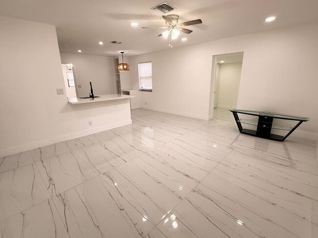 Photo - 4088 SW 51 ST Apartment