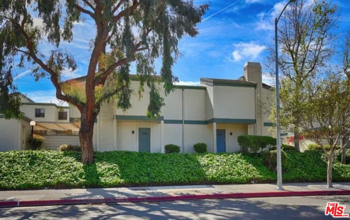Foto principal - 10574 Sunland Blvd
