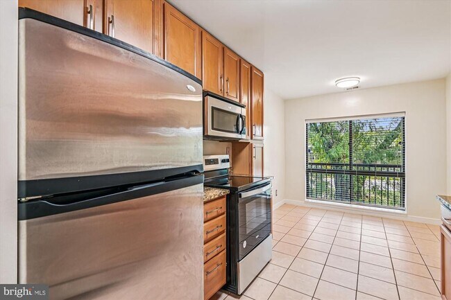 Foto del edificio - 300 Hilltop Ln