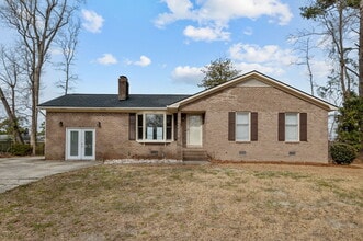 Building Photo - 340 Circle Dr