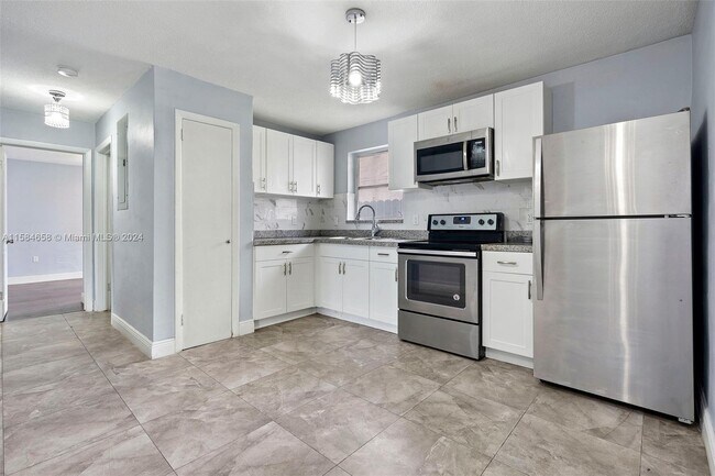 Foto del edificio - 2460 SW 36th Ave