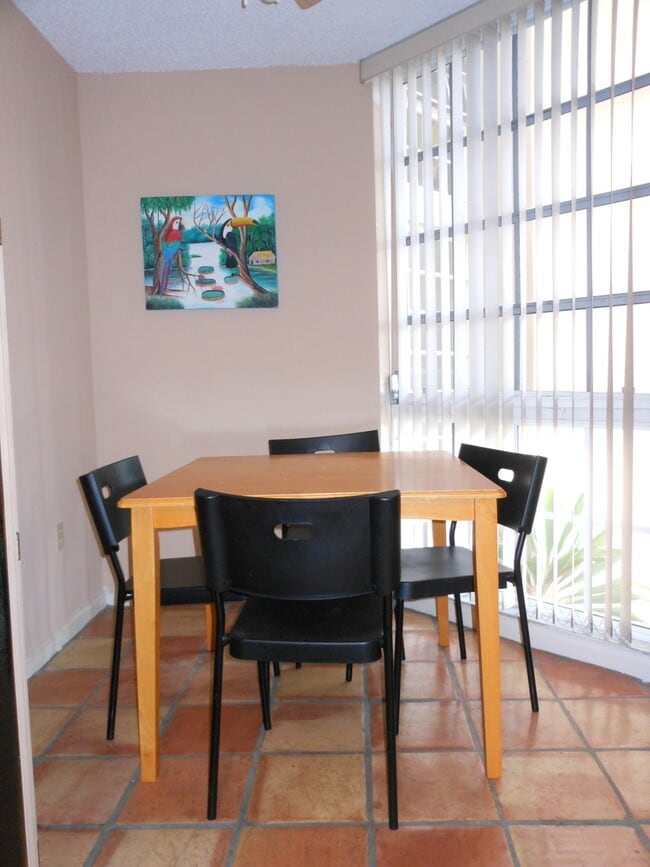 Photo - CORAL GABLES UNIVERSITY INN CONDO