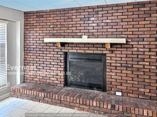 Foto del edificio - 2902 Tall Tree Ln