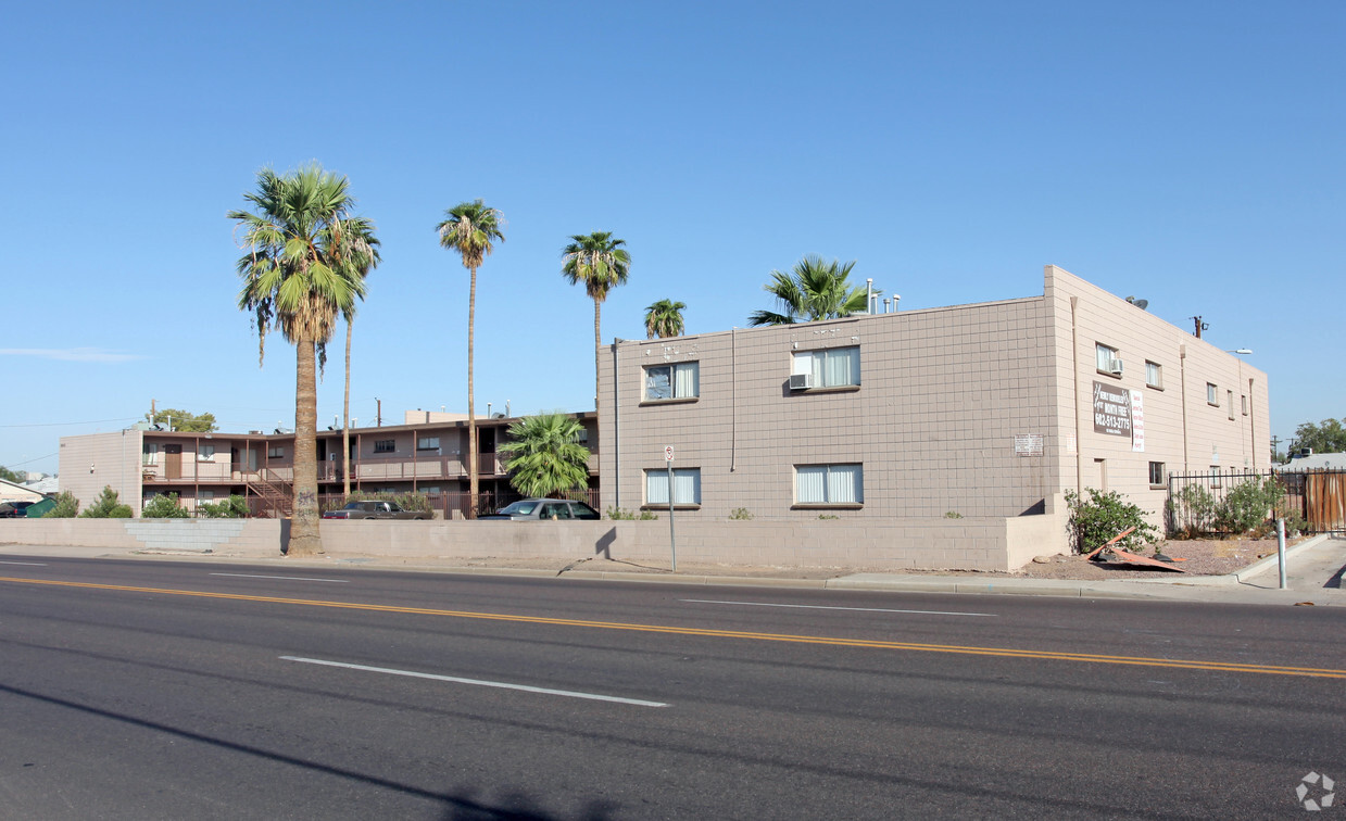 Primary Photo - Roosevelt Apartments