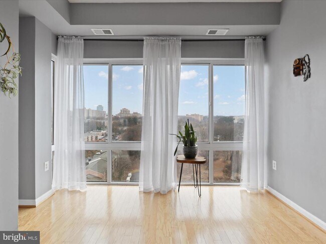 Foto del edificio - 3101 N Hampton Dr