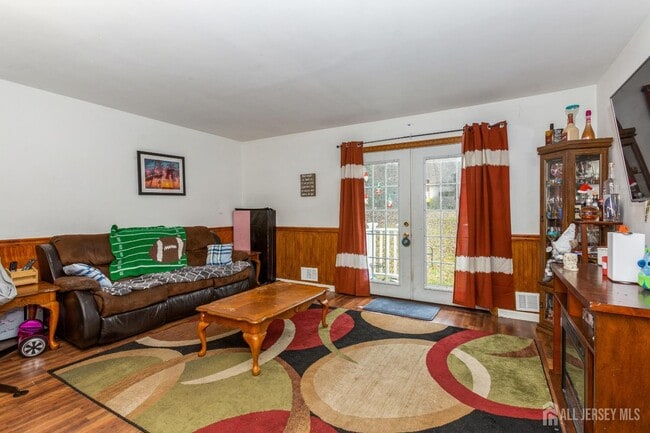 Building Photo - 332 Ernston Rd