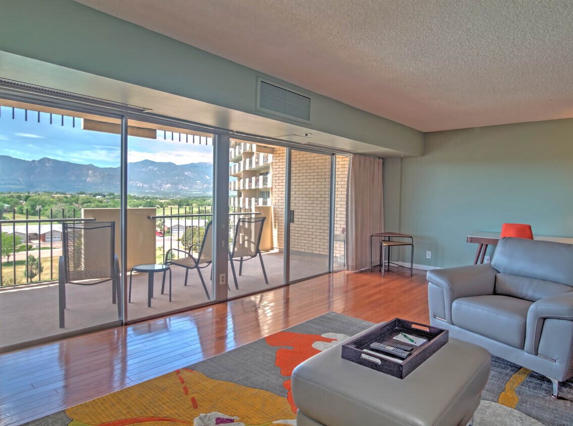 Foto principal - 411 Lakewood Cir