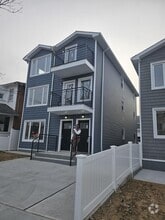 Building Photo - 10-59 Grassmere Terrace