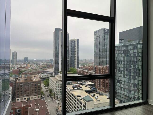 Foto del edificio - 222 W Hubbard St