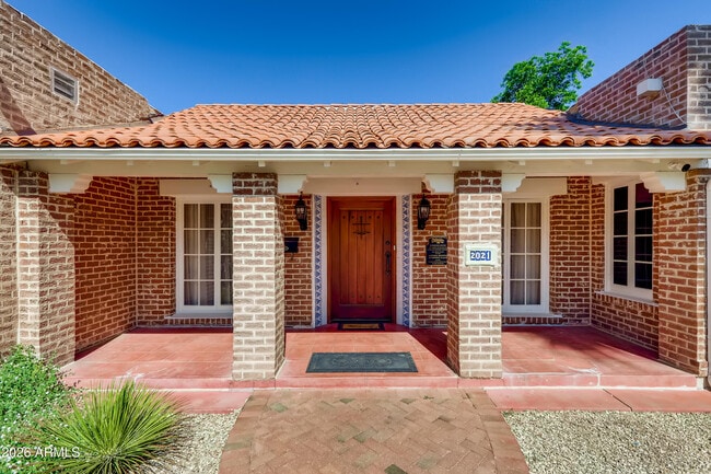 Foto del edificio - 2021 N Alvarado Rd