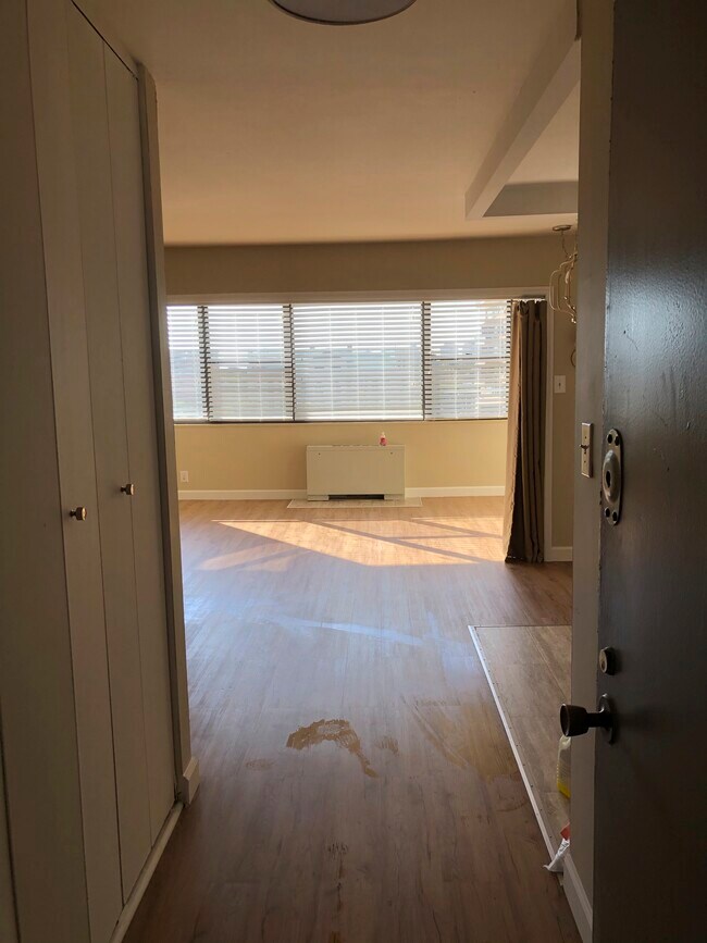 Foto del edificio - 270 Marin Blvd