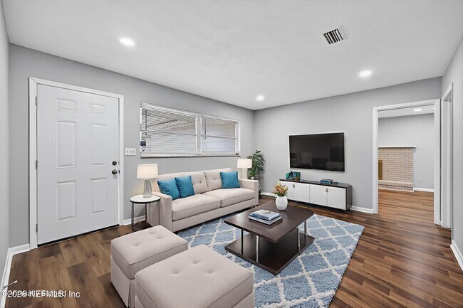 Building Photo - 8015 Jaguar Dr