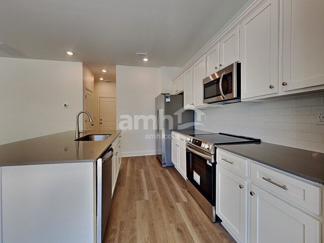 Building Photo - 305 Calla Lily Ct