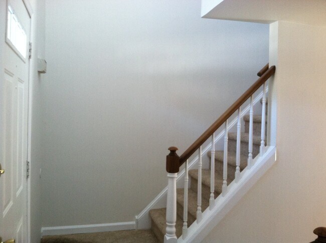 Foto del edificio - 406 Tinker Dr