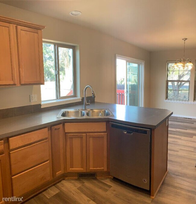 Building Photo - 4 br, 2.5 bath House - 2755 NW 10th St.