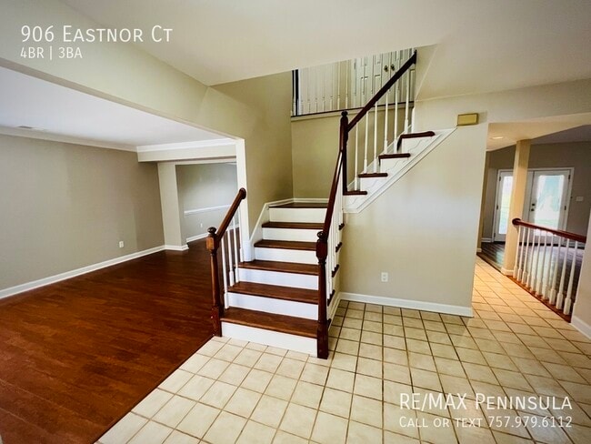 Building Photo - 906 Eastnor Ct