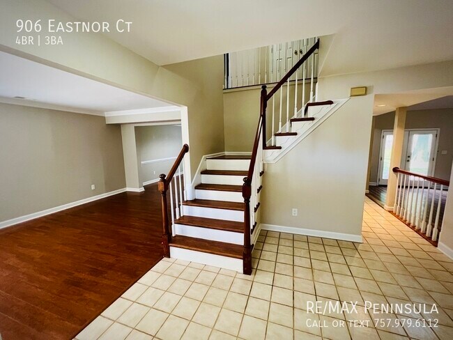 Foto del edificio - 906 Eastnor Ct