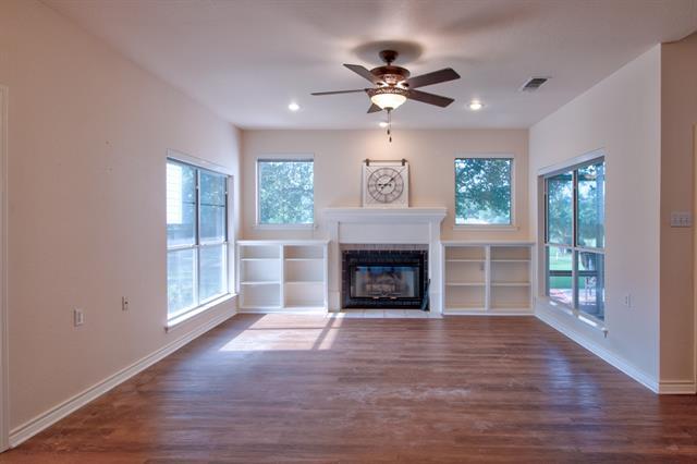 Building Photo - 303 W Kiowa Dr