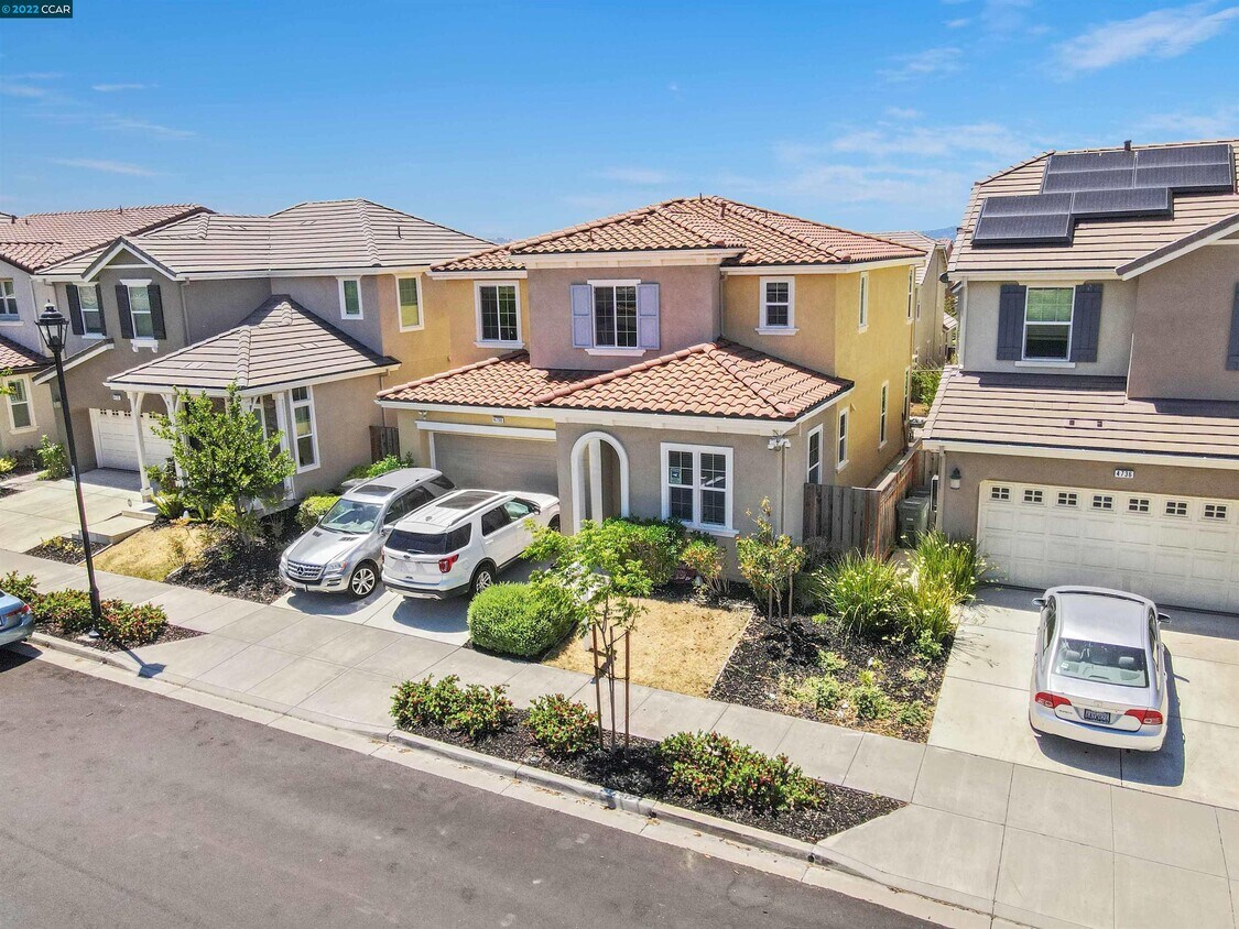 Primary Photo - 4730 N Spago Dr