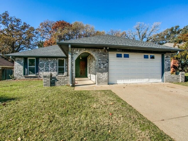 Building Photo - 2411 Bayberry Ln
