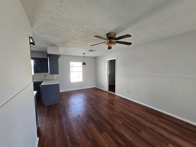 Foto del edificio - 2709 Hearne Dr