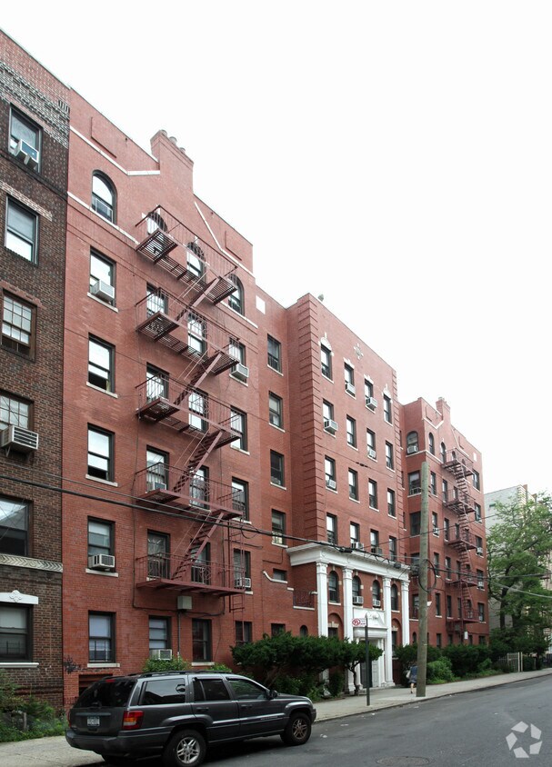 Building Photo - 1776 E 13th St