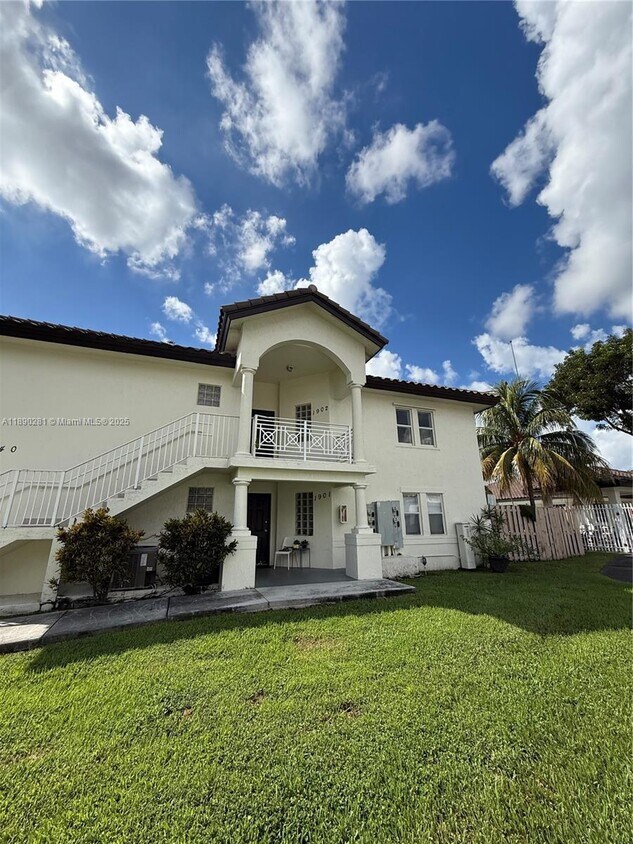Foto principal - 8840 NW 111th Ave