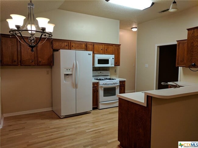 Building Photo - 1502 Stratford Dr