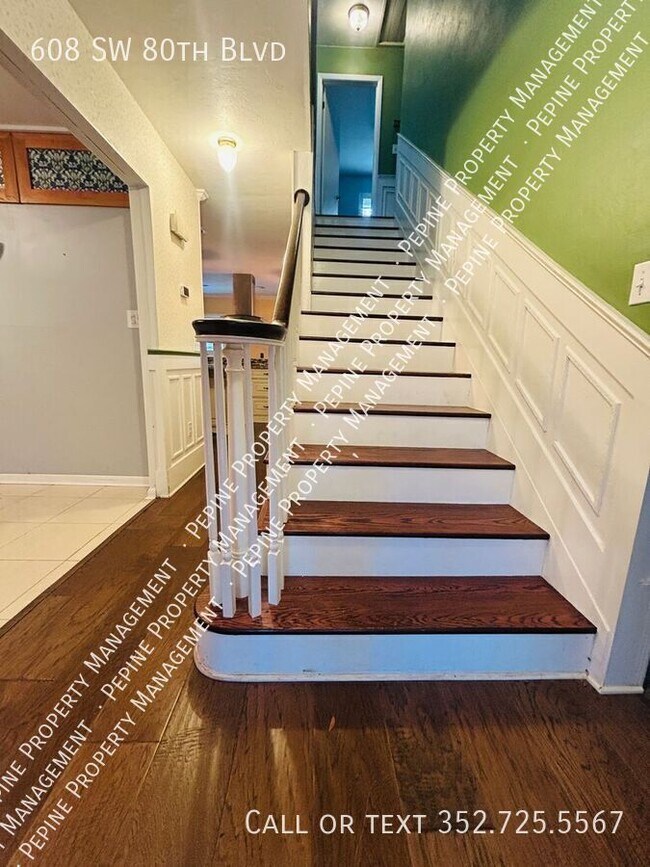 Foto del edificio - 608 SW 80th Blvd