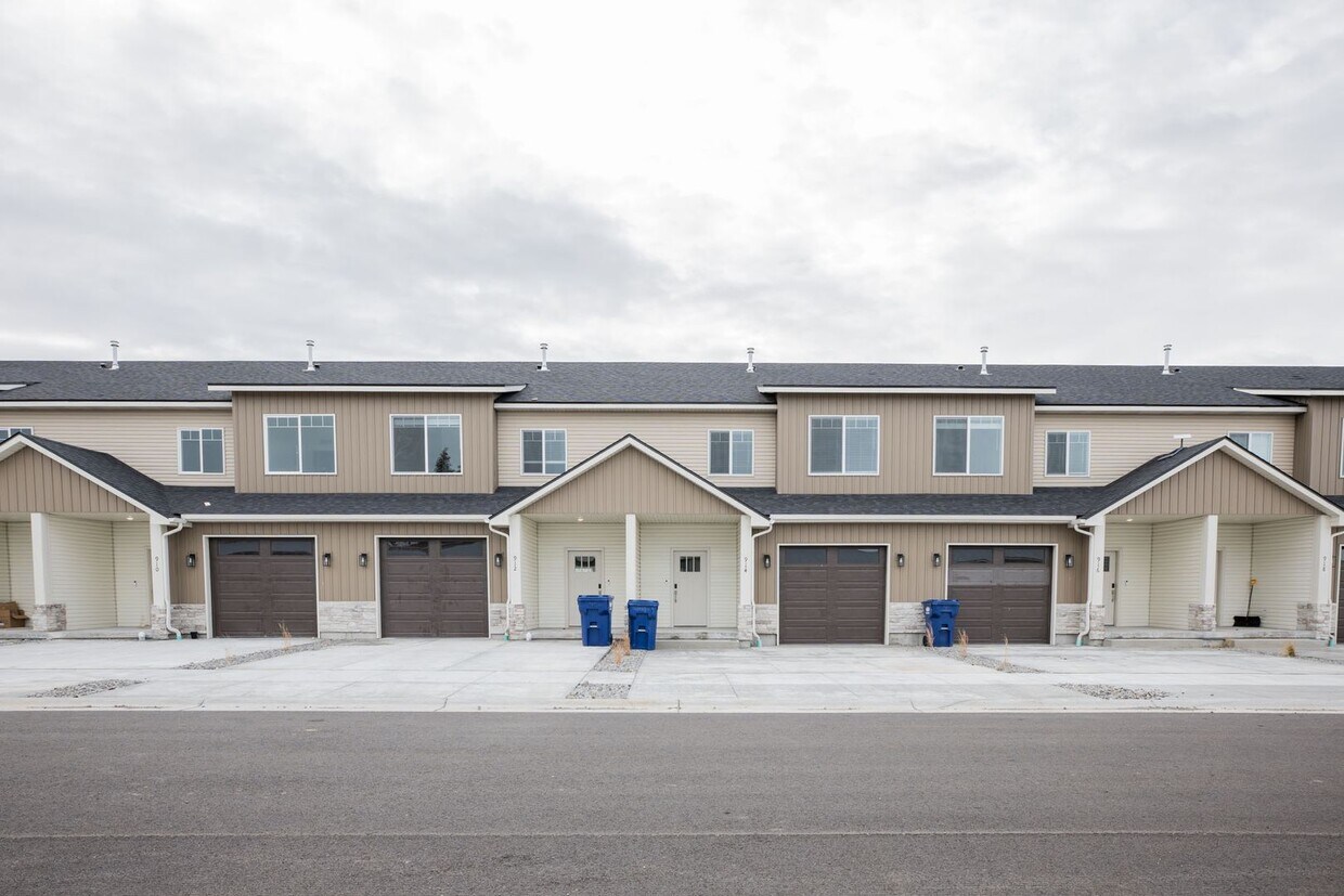 Foto principal - BRAND NEW 3 BED 2.5 BATH HOMES IN ST ANTHONY