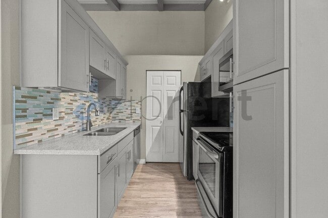 Building Photo - Unit F201