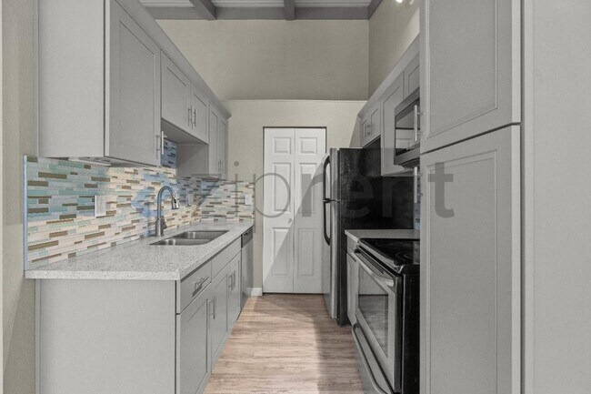 Foto del edificio - Unit F201
